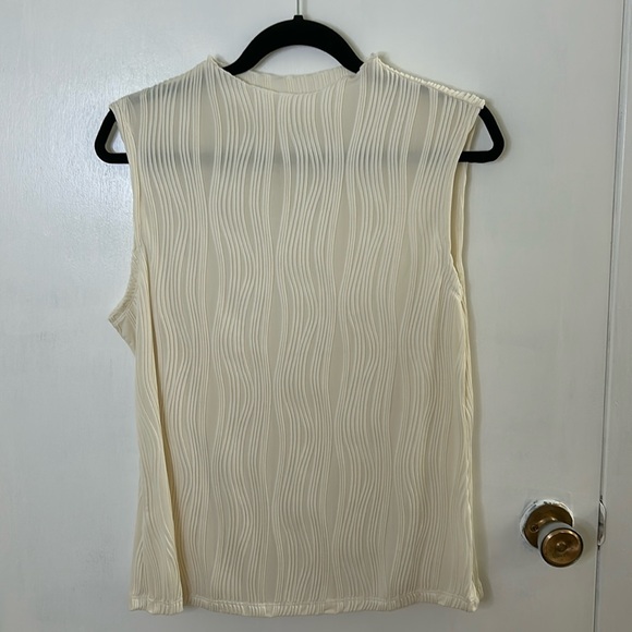 Sleeveless Top - Picture 1 of 6